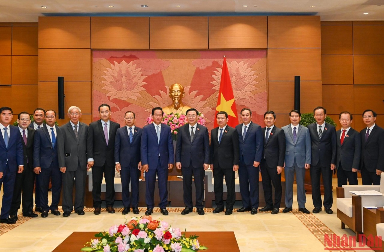 Chủ tịch Quốc hội tiếp đoàn đại biểu cấp cao Thủ đô Phnôm Pênh Chủ tịch Quốc hội tiếp đoàn đại biểu cấp cao Thủ đô Phnôm Pênh