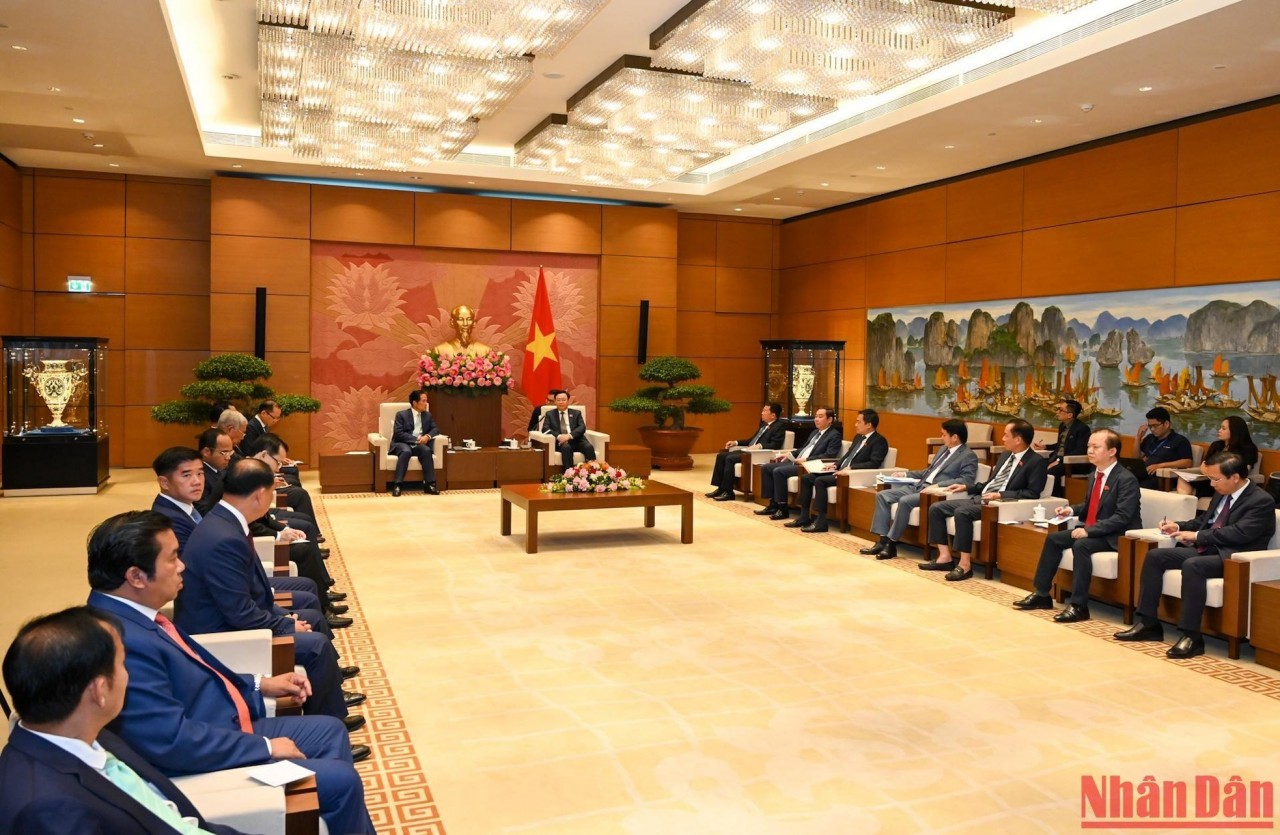 Chủ tịch Quốc hội tiếp đoàn đại biểu cấp cao Thủ đô Phnôm Pênh Chủ tịch Quốc hội tiếp đoàn đại biểu cấp cao Thủ đô Phnôm Pênh