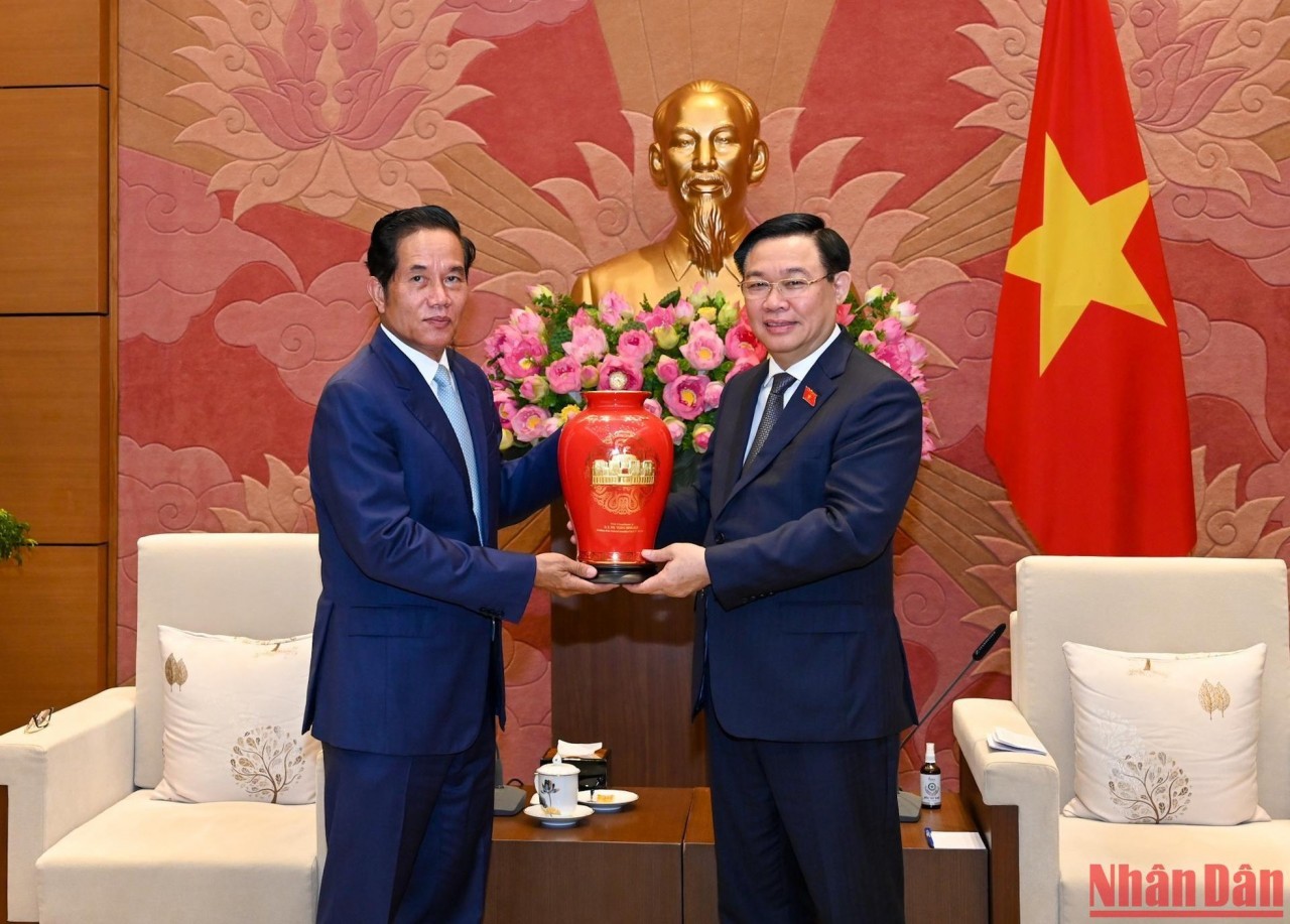Chủ tịch Quốc hội tiếp đoàn đại biểu cấp cao Thủ đô Phnôm Pênh Chủ tịch Quốc hội tiếp đoàn đại biểu cấp cao Thủ đô Phnôm Pênh