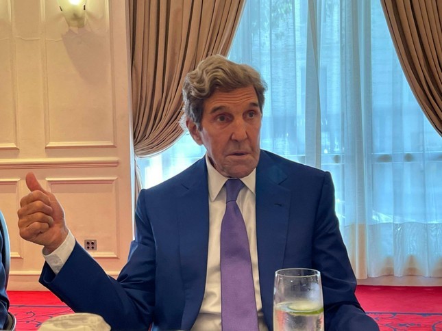 Đặc phái viên của Tổng thống Mỹ về biến đổi khí hậu John Kerry trong cuộc gặp báo chí sáng 5/9 ở Hà Nội Ảnh