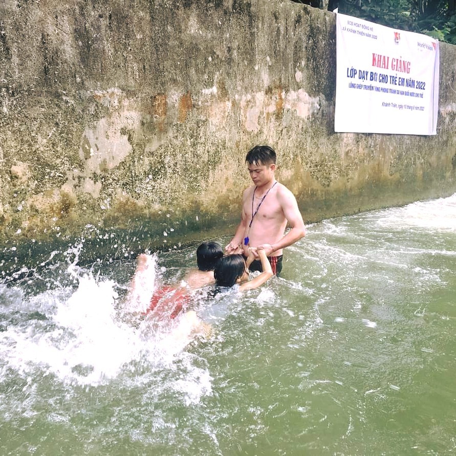 World Vision Việt Nam mở lớp tập bơi cho học sinh Yên Bái World Vision Việt Nam mở lớp tập bơi cho học sinh Yên Bái
