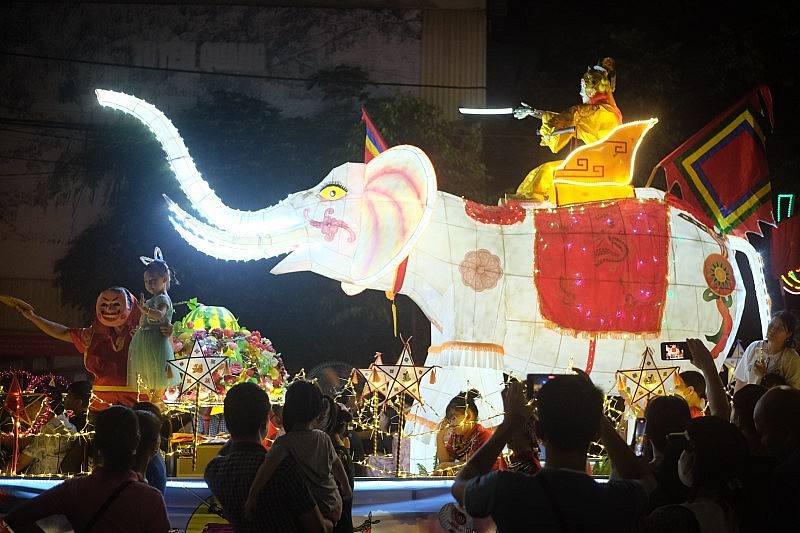 Amazing and Unique Mid-Autumn Festival in Tuyen Quang Amazing and Unique Mid-Autumn Festival in Tuyen Quang