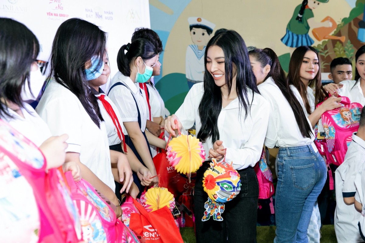 Hành động đẹp của các thí sinh càng làm lan tỏa sức nóng và thông điệp nhân văn của cuộc thi. Hành động đẹp của các thí sinh càng làm lan tỏa sức nóng và thông điệp nhân văn của cuộc thi.