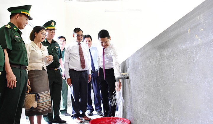 Thừa Thiên Huế bàn giao Hệ thống cấp nước sinh hoạt 2,1 tỷ đồng cho tỉnh Sê Kông (Lào)