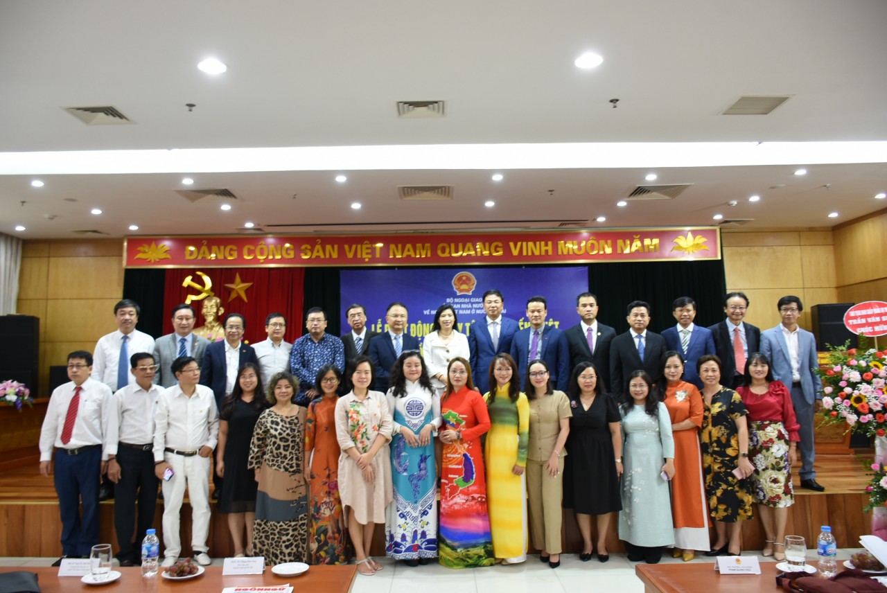 Phát động Ngày Tôn vinh tiếng Việt trong cộng đồng người Việt Nam ở nước ngoài Phát động Ngày Tôn vinh tiếng Việt trong cộng đồng người Việt Nam ở nước ngoài