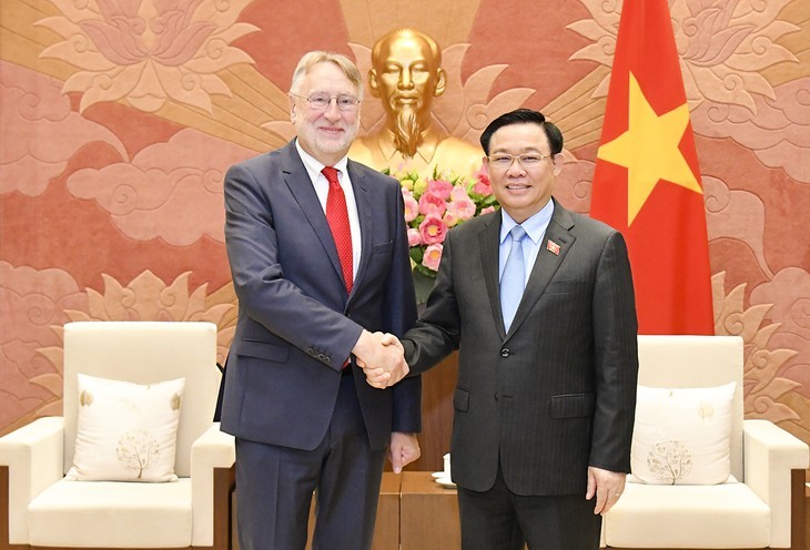 NA Chairman Receives European Parliament's Intl Trade Chief NA Chairman Receives European Parliament's Intl Trade Chief