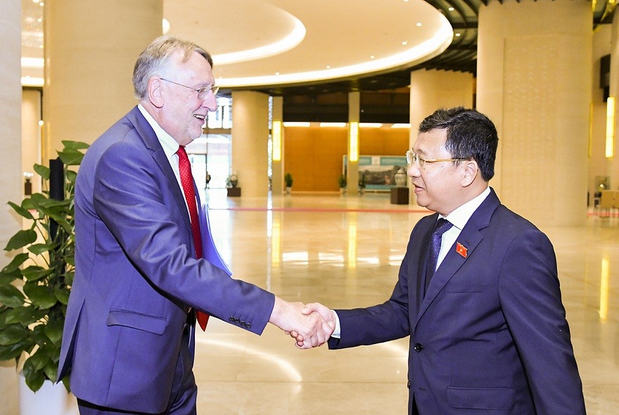 NA Chairman Receives European Parliament's Intl Trade Chief NA Chairman Receives European Parliament's Intl Trade Chief