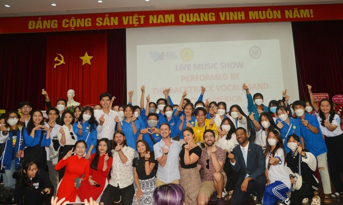 US Arts Envoy Concludes Tour in Vietnam US Arts Envoy Concludes Tour in Vietnam