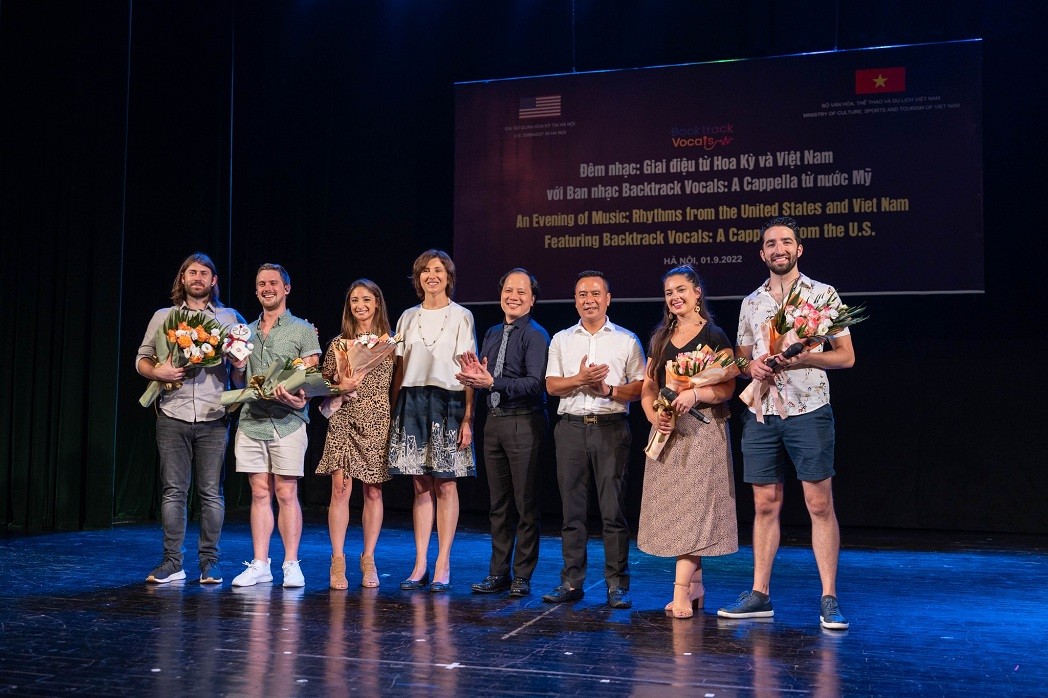 US Arts Envoy Concludes Tour in Vietnam US Arts Envoy Concludes Tour in Vietnam