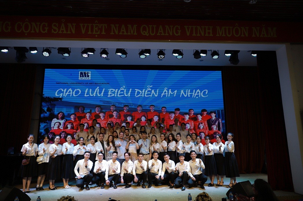 US Arts Envoy Concludes Tour in Vietnam US Arts Envoy Concludes Tour in Vietnam
