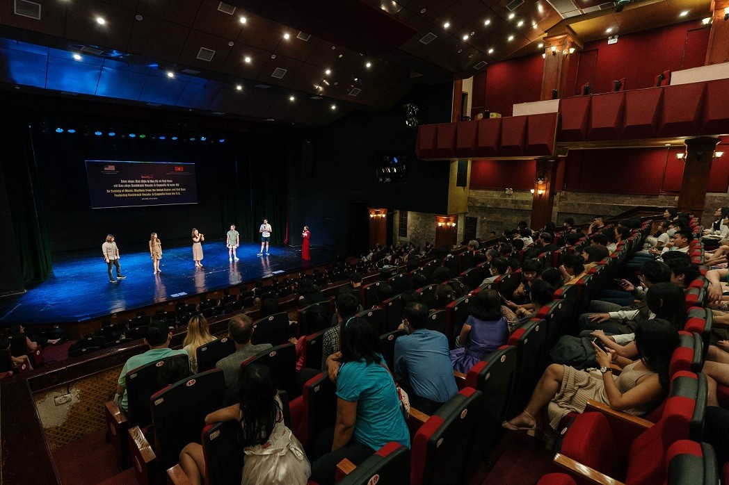 US Arts Envoy Concludes Tour in Vietnam US Arts Envoy Concludes Tour in Vietnam