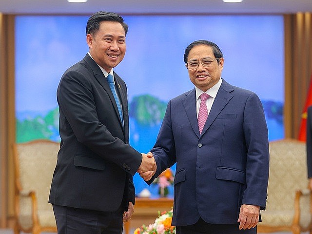 Thủ tướng tiếp Bộ trưởng, Chủ nhiệm Văn phòng Phủ Thủ tướng Lào Thủ tướng tiếp Bộ trưởng, Chủ nhiệm Văn phòng Phủ Thủ tướng Lào