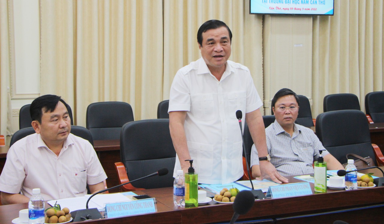 Cần Thơ: Tặng học bổng 1 tỷ đồng mỗi năm cho học trò nghèo, học giỏi tỉnh Quảng Nam Cần Thơ: Tặng học bổng 1 tỷ đồng mỗi năm cho học trò nghèo, học giỏi tỉnh Quảng Nam