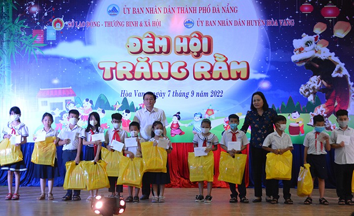 Đà Nẵng tổ chức Tết Trung thu cho trẻ em nghèo đồng bào Cơ Tu Đà Nẵng tổ chức Tết Trung thu cho trẻ em nghèo đồng bào Cơ Tu