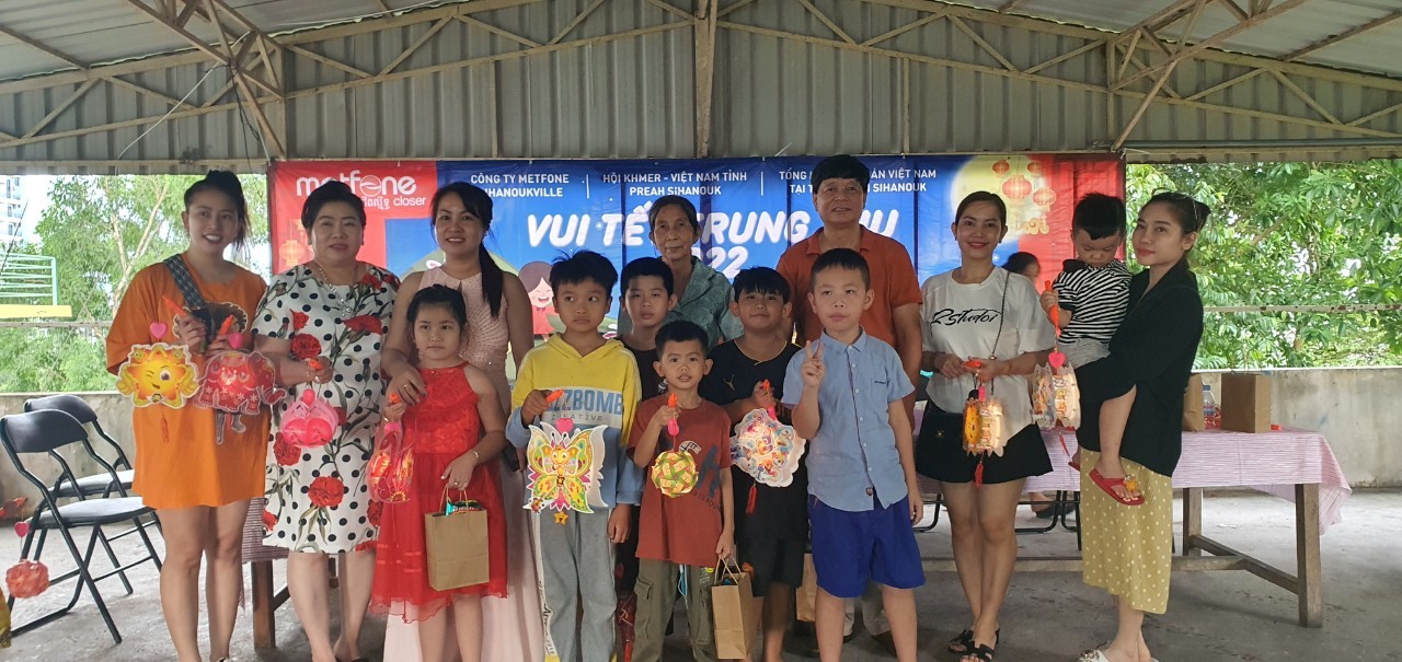Con em gia đình người gốc Việt tại thành phố Sihanoukville (Campuchia) vui đón Tết Trung thu Con em gia đình người gốc Việt tại thành phố Sihanoukville (Campuchia) vui đón Tết Trung thu