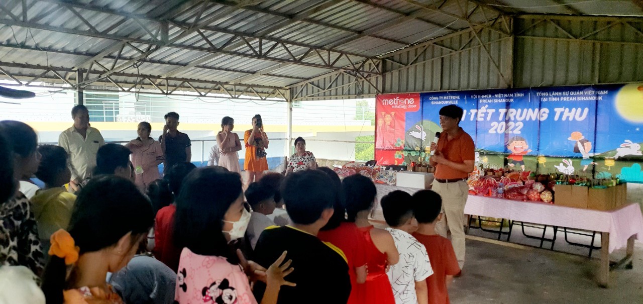 Con em gia đình người gốc Việt tại thành phố Sihanoukville (Campuchia) vui đón Tết Trung thu Con em gia đình người gốc Việt tại thành phố Sihanoukville (Campuchia) vui đón Tết Trung thu