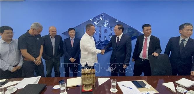 Đoàn công tác của Bộ Tài nguyên và Môi trường do Thứ trưởng Lê Công Thành dẫn đầu làm việc với lãnh đạo Cơ quan Tài nguyên nước Quốc gia Cuba. Đoàn công tác của Bộ Tài nguyên và Môi trường do Thứ trưởng Lê Công Thành dẫn đầu làm việc với lãnh đạo Cơ quan Tài nguyên nước Quốc gia Cuba.