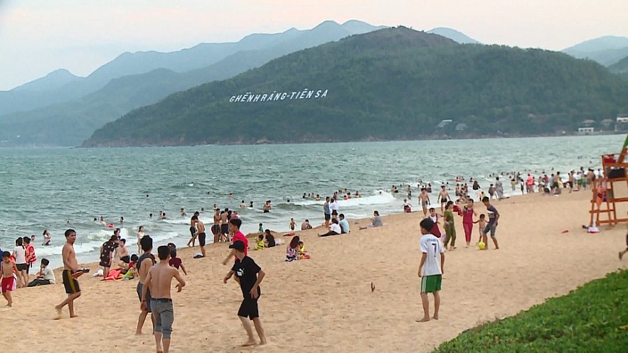 Beach in Quy Nhon, Binh Dinh. Photo: VOV Beach in Quy Nhon, Binh Dinh. Photo: VOV