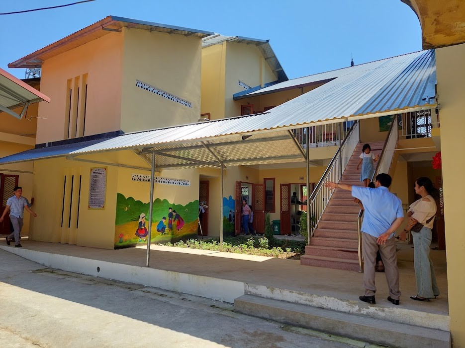 From stream side shacks to the boarding home - a new start for semi-boarding students in Thach An district, Cao Bang province. From stream side shacks to the boarding home - a new start for semi-boarding students in Thach An district, Cao Bang province.