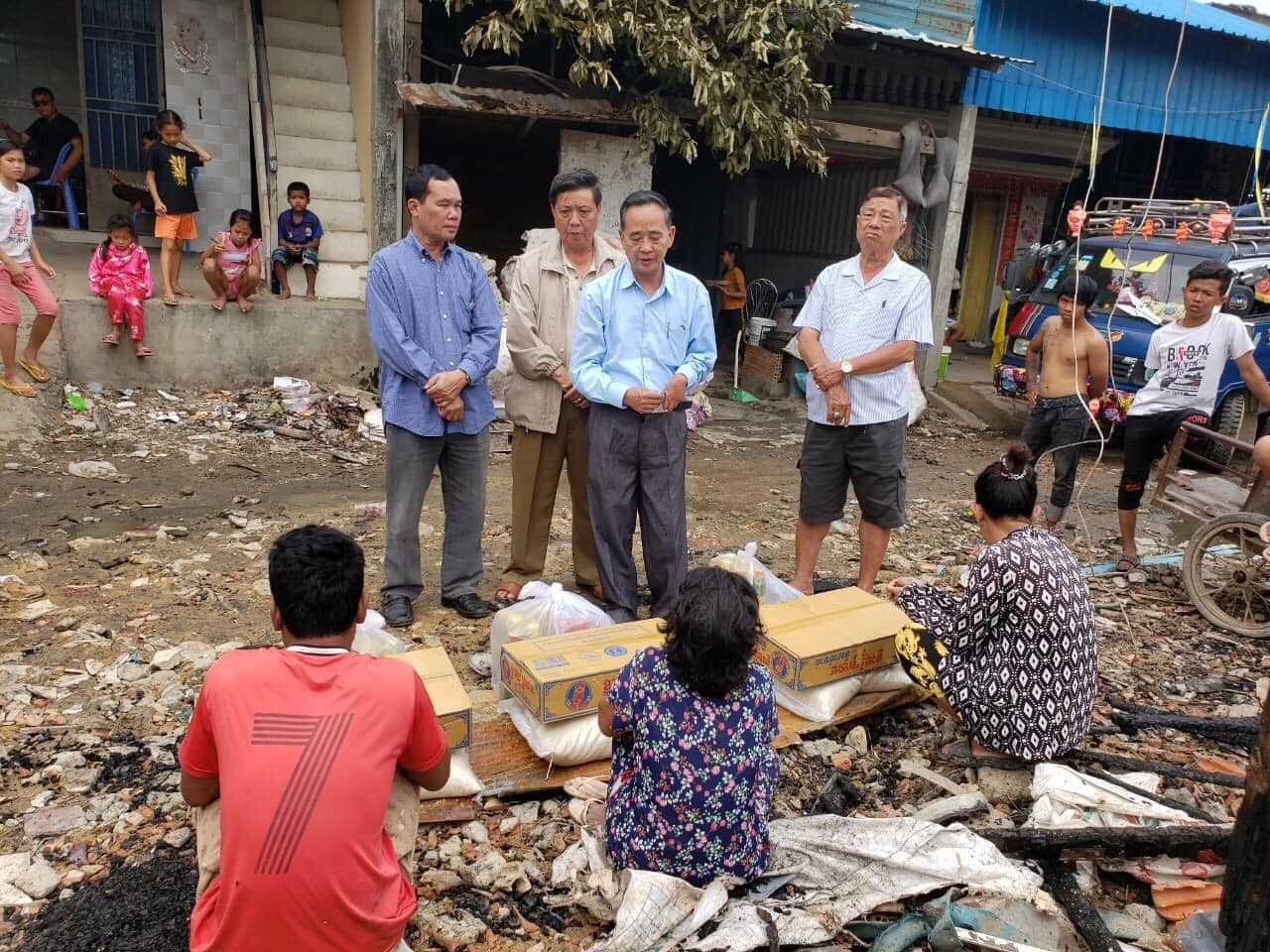 giúp đỡ bà con cộng đồng người Việt Nam cải thiện đời sống, giúp đỡ bà con cộng đồng người Việt Nam cải thiện đời sống,