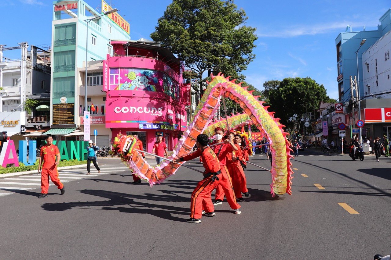 Lễ hội Nghinh Ông - nét văn hóa đặc sắc của người dân vùng biển Lễ hội Nghinh Ông - nét văn hóa đặc sắc của người dân vùng biển