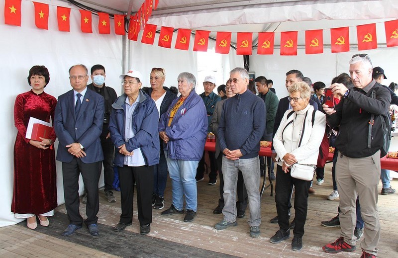 Khai trương Gian trưng bày của Báo Nhân Dân tại Hội báo L'Humanité 2022