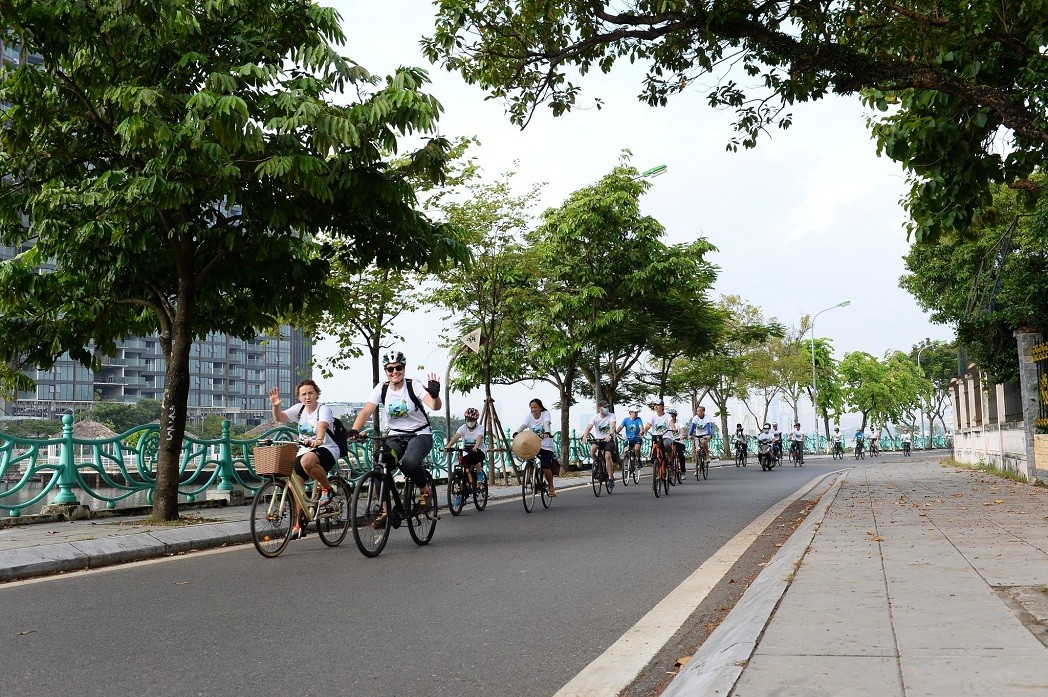 ASEAN-EU Bicycle Ride at Hanoi’s West Lake ASEAN-EU Bicycle Ride at Hanoi’s West Lake