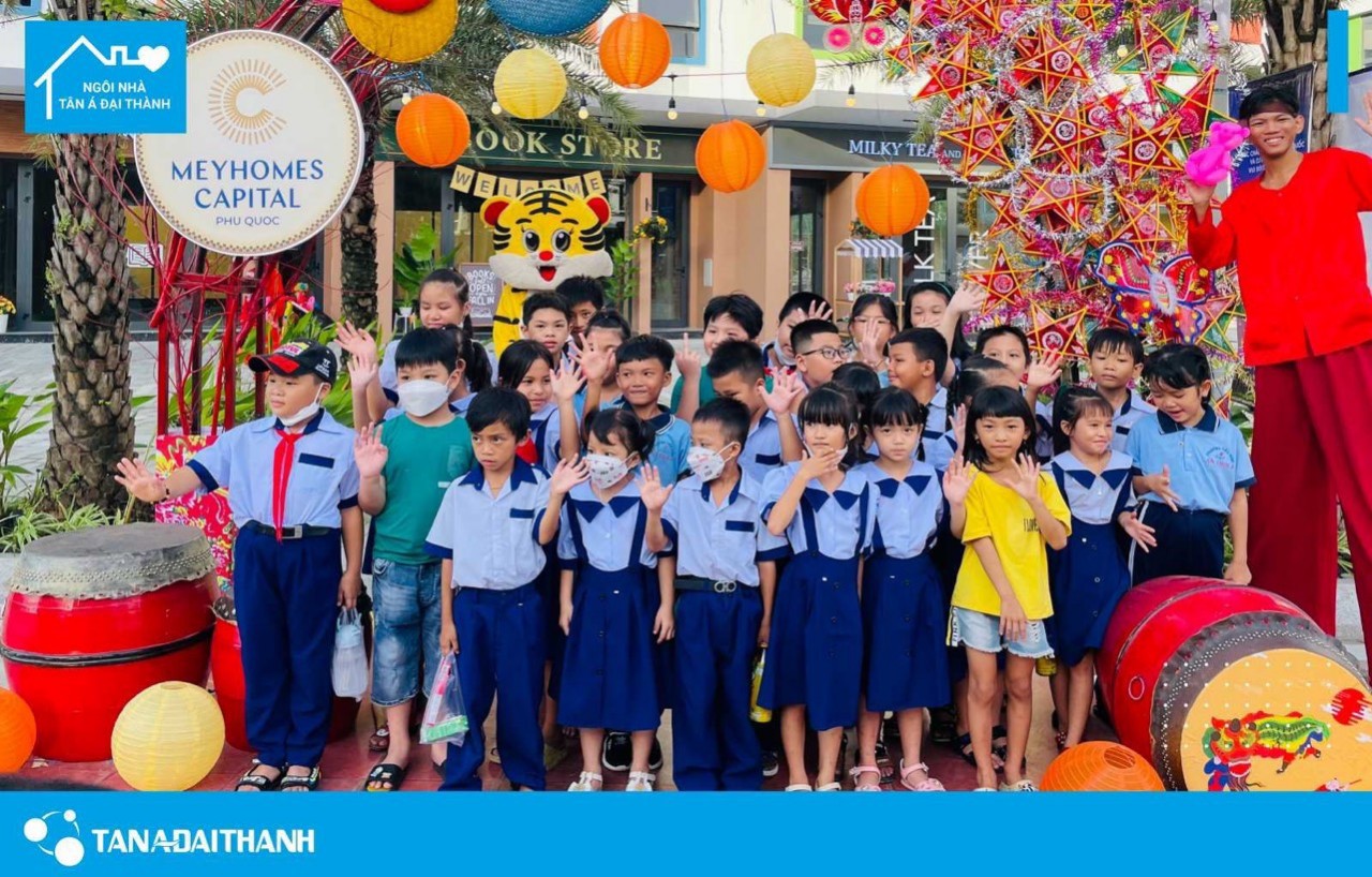 Hàng nghìn trẻ em Phú Quốc tham gia “đêm trăng thắp sáng ước mơ” Hàng nghìn trẻ em Phú Quốc tham gia “đêm trăng thắp sáng ước mơ”