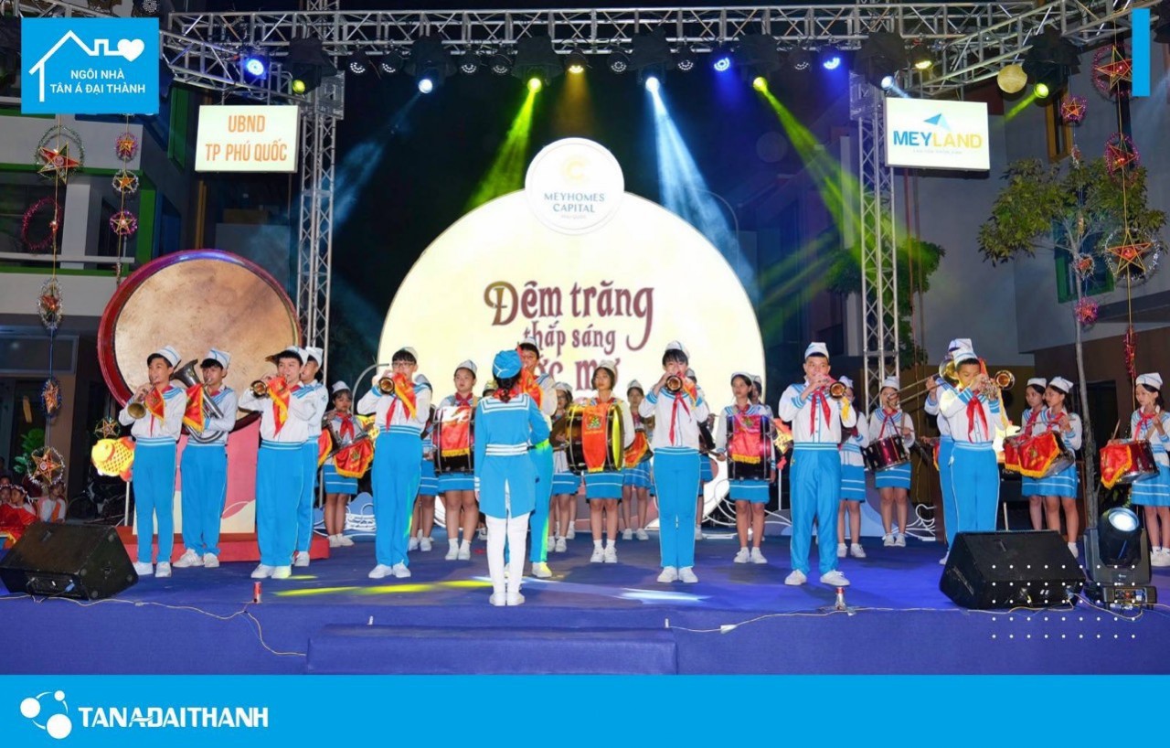 Hàng nghìn trẻ em Phú Quốc tham gia “đêm trăng thắp sáng ước mơ” Hàng nghìn trẻ em Phú Quốc tham gia “đêm trăng thắp sáng ước mơ”