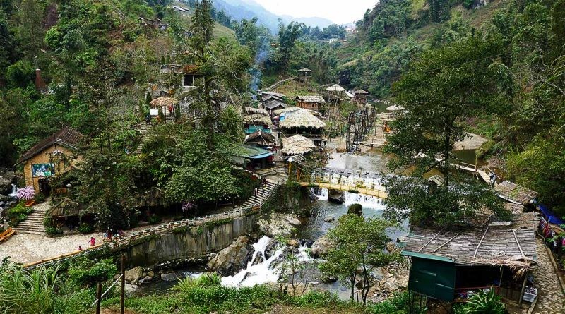 Bản Cát Cát Sapa mang trên mình vẻ đẹp thơ mộng giữa núi rừng hùng vĩ, xanh ngát. Bản Cát Cát Sapa mang trên mình vẻ đẹp thơ mộng giữa núi rừng hùng vĩ, xanh ngát.