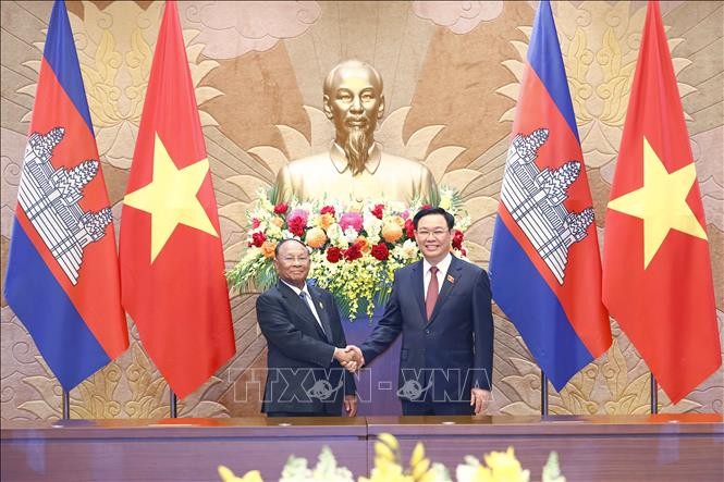 Chủ tịch Quốc hội Vương Đình Huệ đón, hội đàm với Chủ tịch Quốc hội Campuchia Chủ tịch Quốc hội Vương Đình Huệ đón, hội đàm với Chủ tịch Quốc hội Campuchia
