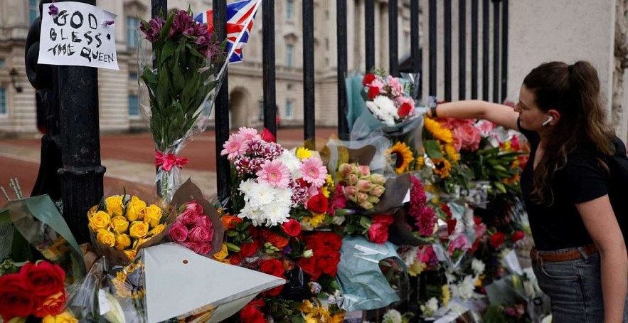 How Queen Elizabeth II Passing Affects Vietnamese Students in UK How Queen Elizabeth II Passing Affects Vietnamese Students in UK