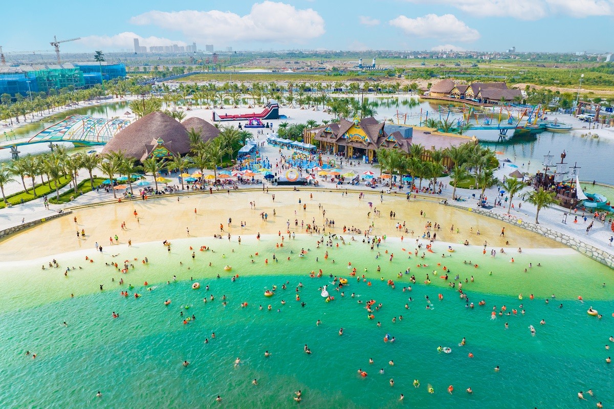 Cùng với Royal Wave Park, Vinhomes Ocean Park 2 – The Empire đang đẩy nhanh tiến độ hoàn thiện các “kỳ quan đô thị mới”. Cùng với Royal Wave Park, Vinhomes Ocean Park 2 – The Empire đang đẩy nhanh tiến độ hoàn thiện các “kỳ quan đô thị mới”.