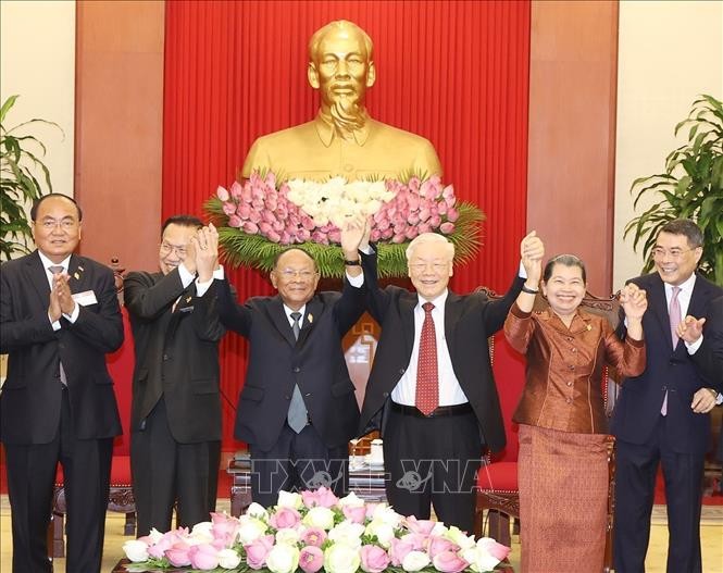 Tổng Bí thư Nguyễn Phú Trọng tiếp Chủ tịch Quốc hội Vương quốc Campuchia Samdech Heng Samrin Tổng Bí thư Nguyễn Phú Trọng tiếp Chủ tịch Quốc hội Vương quốc Campuchia Samdech Heng Samrin