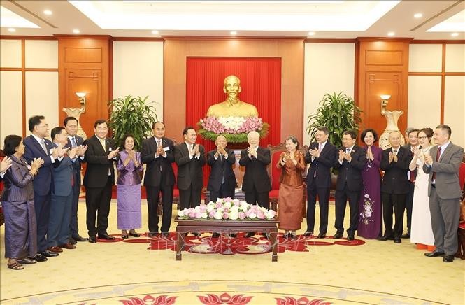 Tổng Bí thư Nguyễn Phú Trọng tiếp Chủ tịch Quốc hội Vương quốc Campuchia Samdech Heng Samrin Tổng Bí thư Nguyễn Phú Trọng tiếp Chủ tịch Quốc hội Vương quốc Campuchia Samdech Heng Samrin