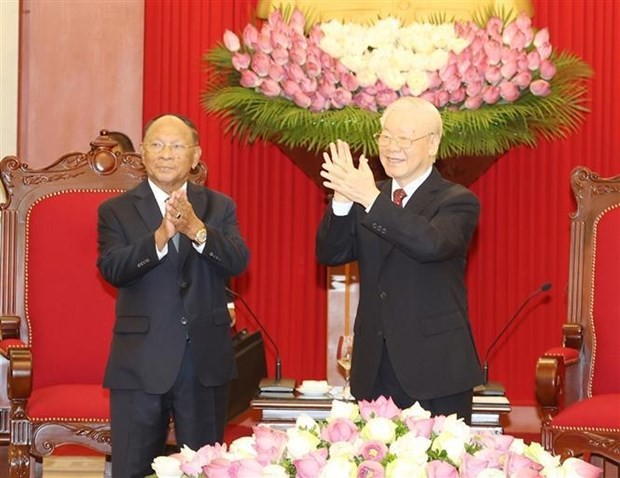 Top Leaders meet Cambodian NA President Top Leaders meet Cambodian NA President