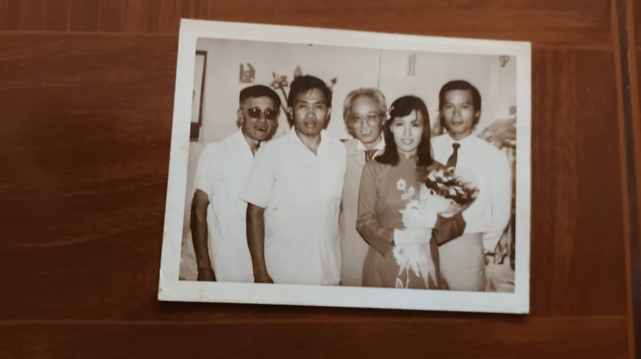 Chuyện tình “Đi một về bốn” của vợ chồng Lào - Việt Chuyện tình “Đi một về bốn” của vợ chồng Lào - Việt