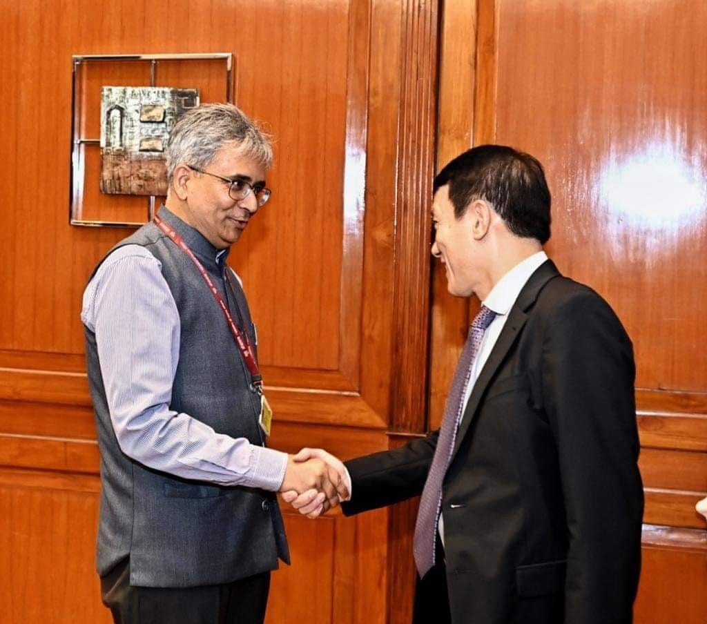 Secretary (East) in the Indian Ministry of External Affairs Saurabh Kumar meets Deputy Minister of Public Security Sr. Lt Gen. Luong Tam Quang of Vietnam, who is in Delhi to attend second Vietnam-India security dialogue. Source: Indian Ministry of External Affairs Secretary (East) in the Indian Ministry of External Affairs Saurabh Kumar meets Deputy Minister of Public Security Sr. Lt Gen. Luong Tam Quang of Vietnam, who is in Delhi to attend second Vietnam-India security dialogue. Source: Indian Ministry of External Affairs