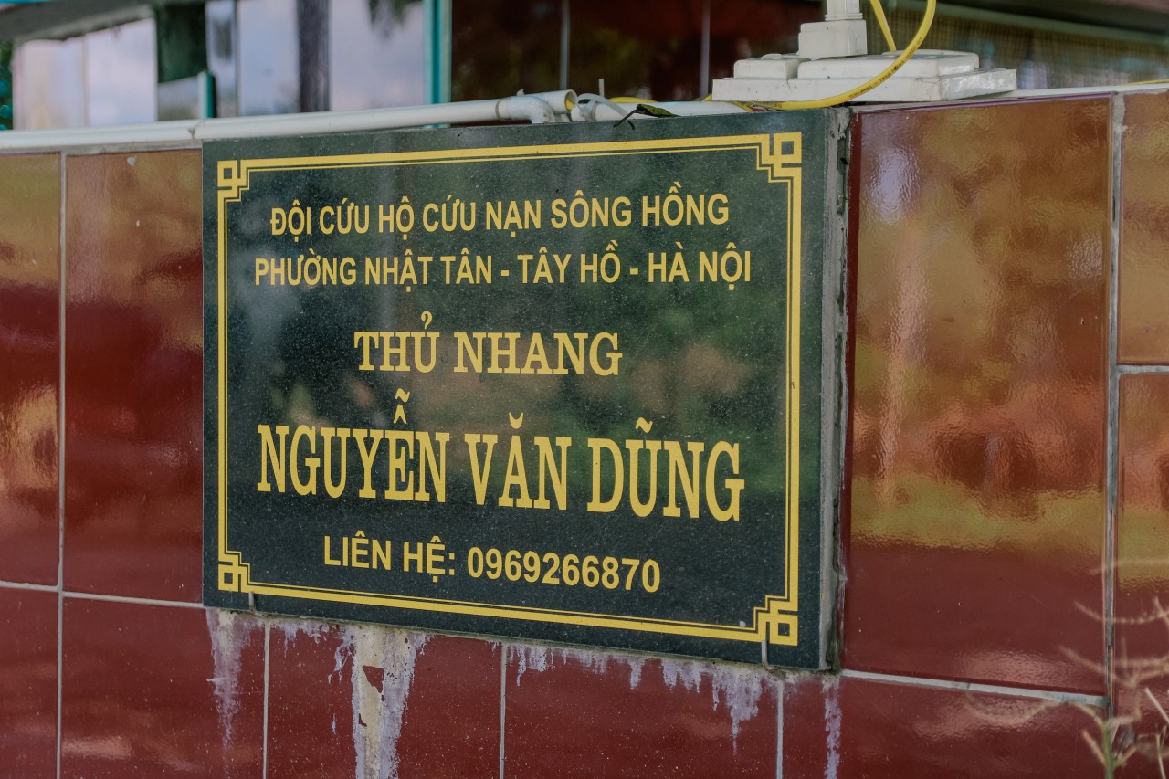 Miếu Cô Trôi được ông chăm lo hương khói, sửa sang sạch đẹp để khách tứ phương tới thăm viếng Miếu Cô Trôi được ông chăm lo hương khói, sửa sang sạch đẹp để khách tứ phương tới thăm viếng