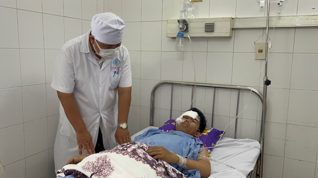 Cần Thơ: Cứu sống bệnh nhân bị tường đổ đè lên người nguy kịch Cần Thơ: Cứu sống bệnh nhân bị tường đổ đè lên người nguy kịch