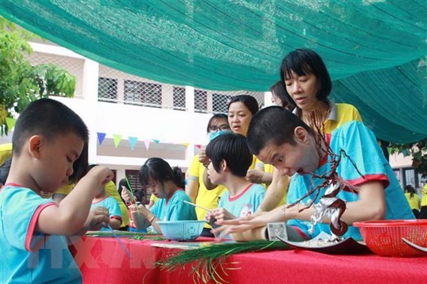 Hướng dẫn các em khuyết tật tại Trung tâm Phục hồi chức năng và Trợ giúp trẻ em khuyết tật Thành phố Hồ Chí Minh. (Ảnh minh họa. Nguồn: TTXVN) Hướng dẫn các em khuyết tật tại Trung tâm Phục hồi chức năng và Trợ giúp trẻ em khuyết tật Thành phố Hồ Chí Minh. (Ảnh minh họa. Nguồn: TTXVN)