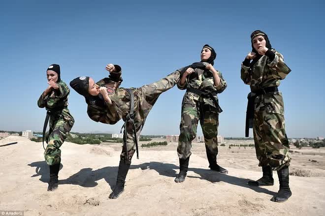 Phụ nữ Iran gây ấn tượng khi trở thành Ninja Phụ nữ Iran gây ấn tượng khi trở thành Ninja