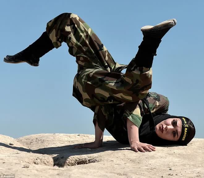 Phụ nữ Iran gây ấn tượng khi trở thành Ninja Phụ nữ Iran gây ấn tượng khi trở thành Ninja