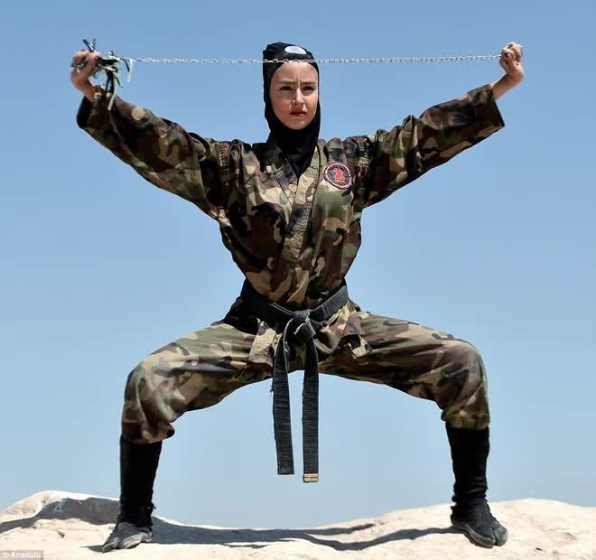 Phụ nữ Iran gây ấn tượng khi trở thành Ninja Phụ nữ Iran gây ấn tượng khi trở thành Ninja