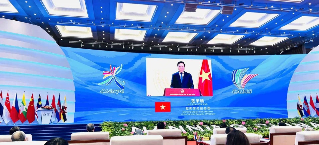 Phó Thủ tướng Thường trực Phạm Bình Minh dự và phát biểu tại Lễ khai mạc Hội chợ ASEAN-Trung Quốc và Hội nghị thượng đỉnh Thương mại đầu tư ASEAN-Trung Quốc theo hình thức ghi hình. Phó Thủ tướng Thường trực Phạm Bình Minh dự và phát biểu tại Lễ khai mạc Hội chợ ASEAN-Trung Quốc và Hội nghị thượng đỉnh Thương mại đầu tư ASEAN-Trung Quốc theo hình thức ghi hình.