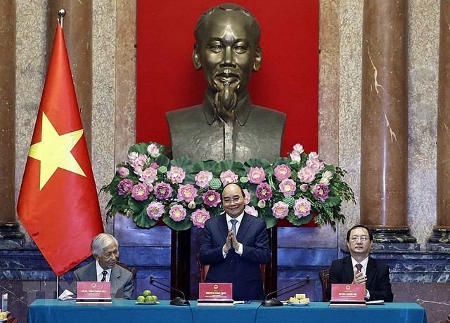 Chiều 16/9, Chủ tịch nước Nguyễn Xuân Phúc tiếp một số nhà khoa học quốc tế và các nhà khoa học đạt giải Nobel sang Việt Nam dự Hội thảo Chủ tịch nước tiếp các nhà khoa học đạt giải Nobel