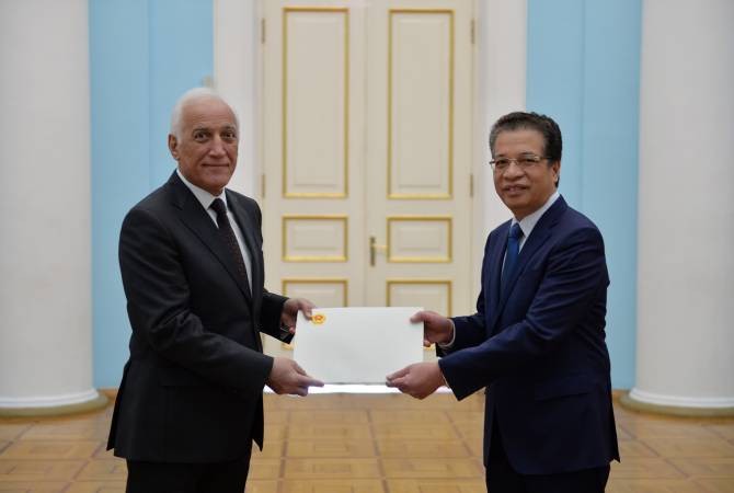 The new Ambassador of Vietnam presents credentials to Armenian President. Source: armenpress.am The new Ambassador of Vietnam presents credentials to Armenian President. Source: armenpress.am