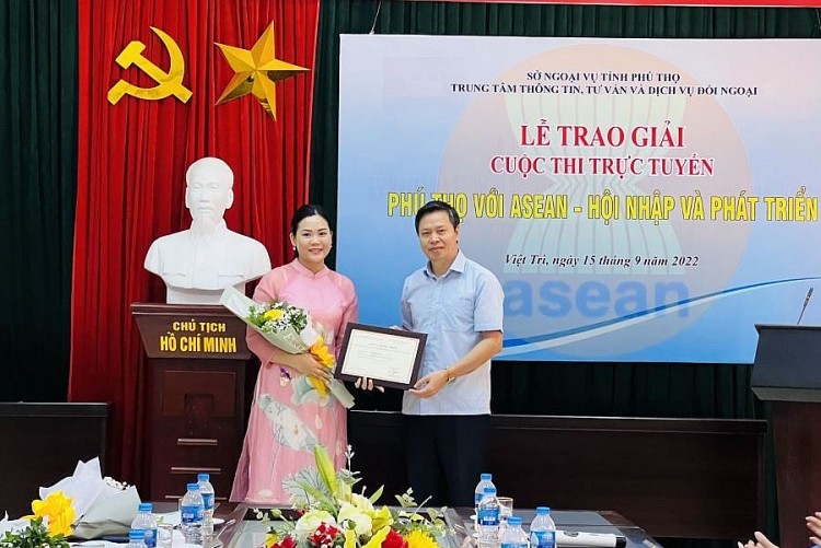 Hơn 400 bài dự thi “Phú Thọ với ASEAN - Hội nhập và phát triển” Hơn 400 bài dự thi “Phú Thọ với ASEAN - Hội nhập và phát triển”