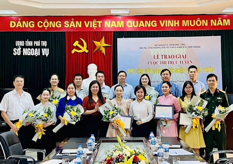 Hơn 400 bài dự thi “Phú Thọ với ASEAN - Hội nhập và phát triển” Hơn 400 bài dự thi “Phú Thọ với ASEAN - Hội nhập và phát triển”