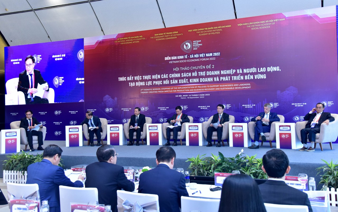 Các đại biểu tham dự phiên thảo luận Thúc đẩy thực hiện chính sách hỗ trợ doanh nghiệp và người lao động (Ảnh: Lâm Hiển Các đại biểu tham dự phiên thảo luận Thúc đẩy thực hiện chính sách hỗ trợ doanh nghiệp và người lao động (Ảnh: Lâm Hiển